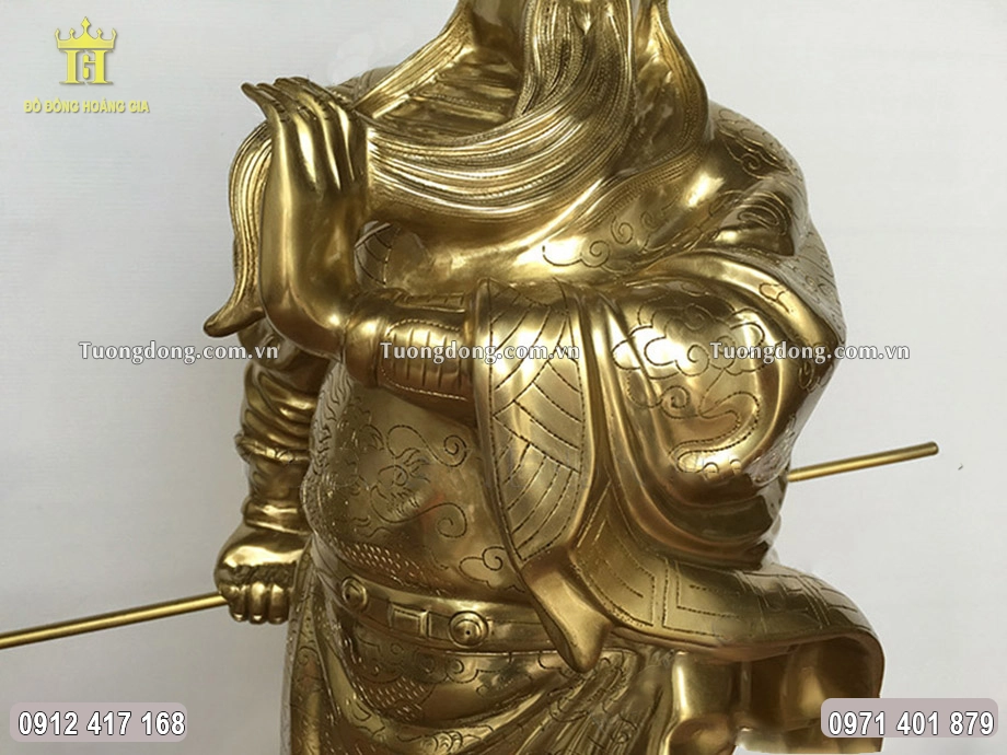 Từng họa tiết hoa văn được chạm khắc sắc nét